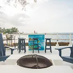 Edgewater Beach Villa - Beach Front, Close To All Attractions