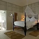 Hotel Strawberry Hill & Spa
