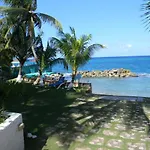 Chrisanns Beach Villa Serene