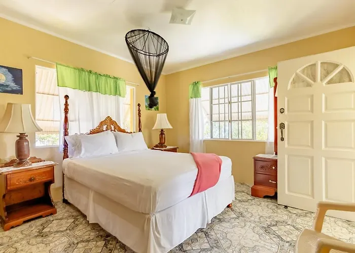 Rockside Villa - Oceanfront Paradise With Stunning Views