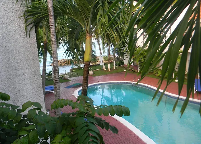 Chrisanns Beach Villa Serene