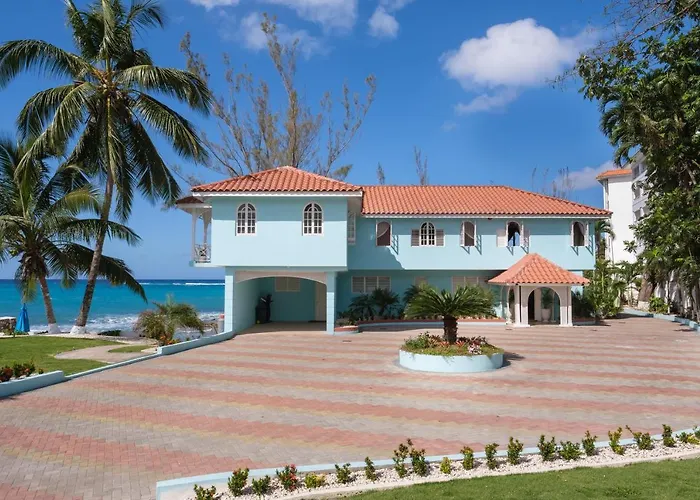 Edgewater Beach Villa - Beach Front, Close To All Attractions