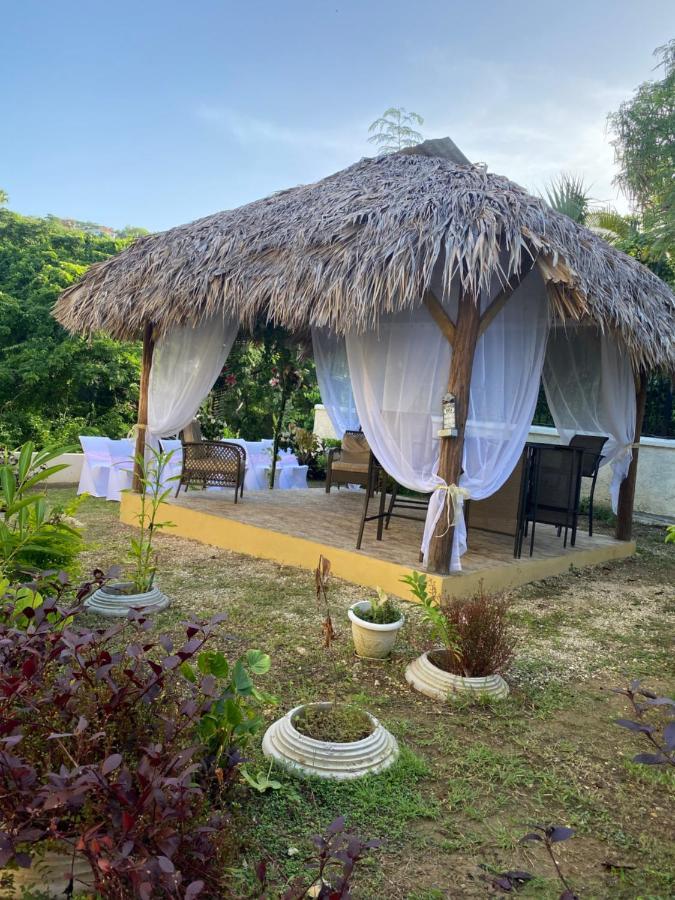 Marvettes Hideaway Villa Whitehouse