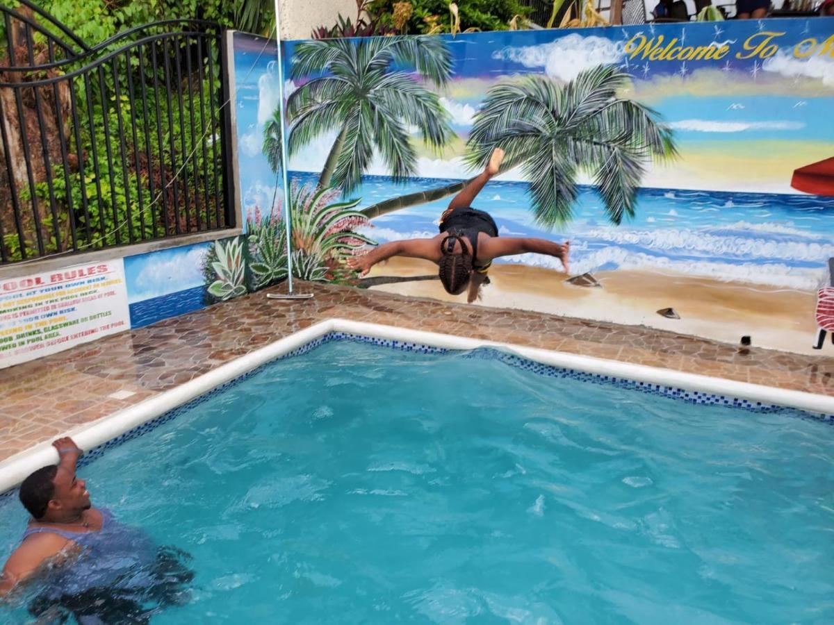 Marvettes Hideaway Villa Whitehouse