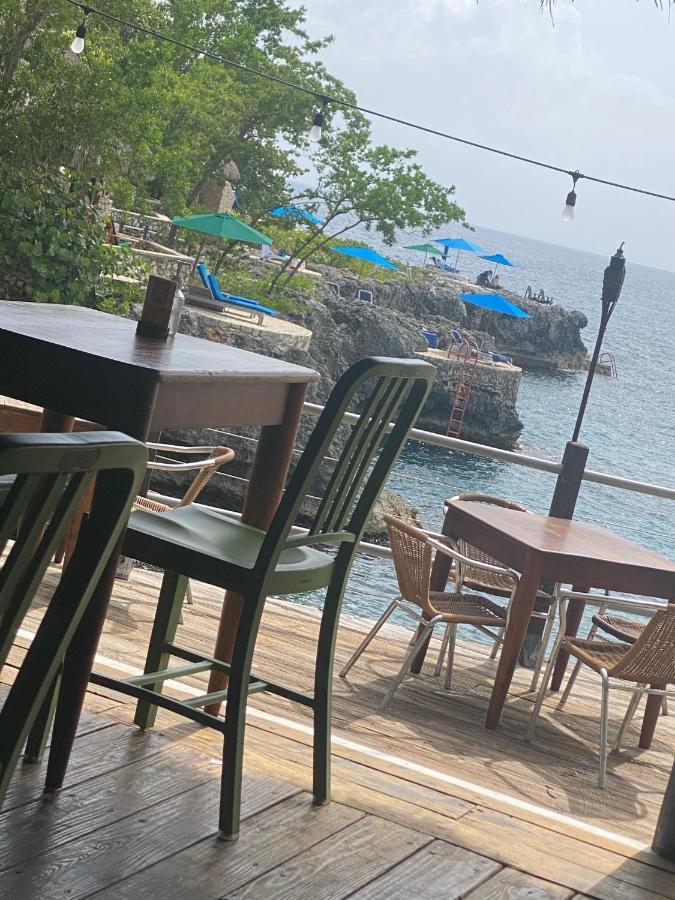 Marvettes Hideaway Villa