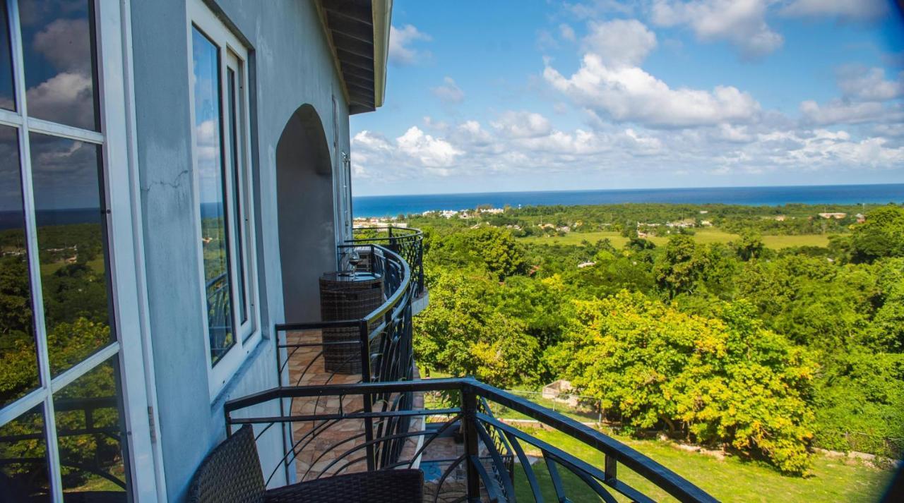 Runaway To Tranquility, Overlooking The Bay * Runaway Bay