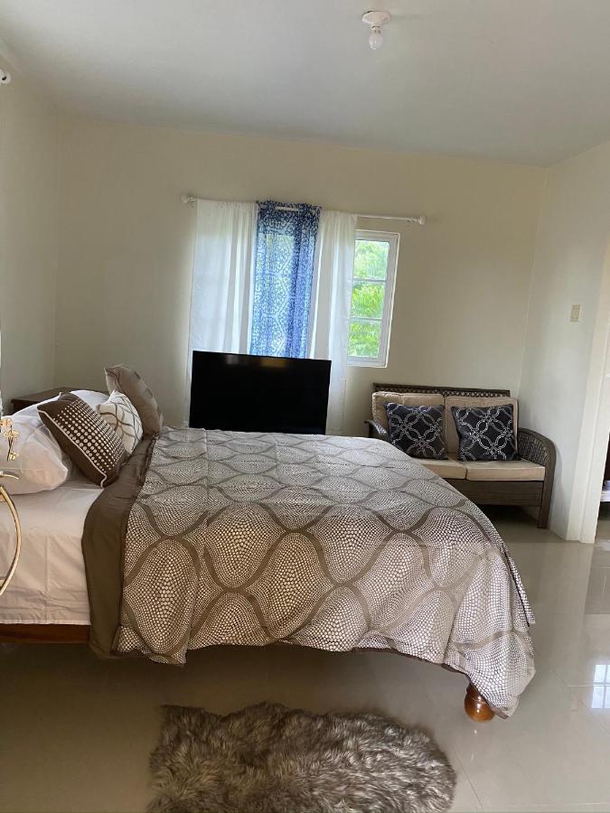 Marvettes Hideaway Villa *