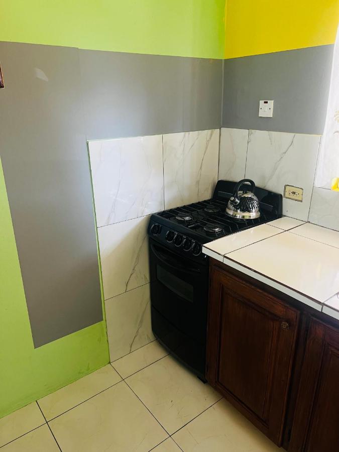 Greenskies Tower Isles Jamaica - 1&2 Bedrooms Apartamento