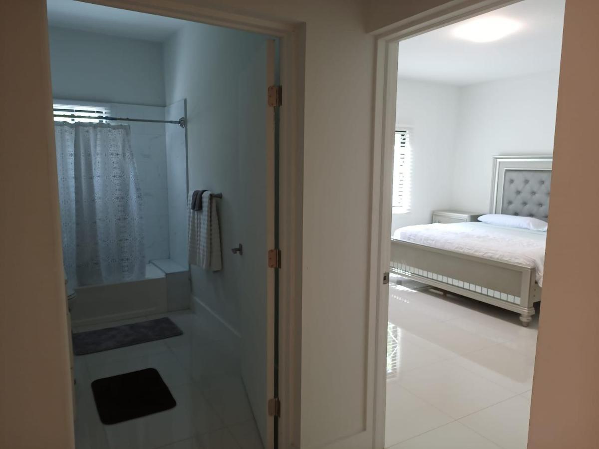 Luxury 2 Bedroom Rooftop Pool View Unit #3