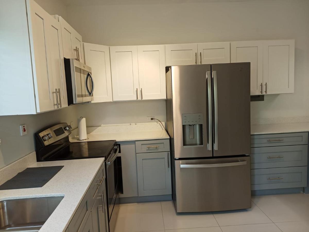 Luxury 2 Bedroom Rooftop Pool View Unit #3 *