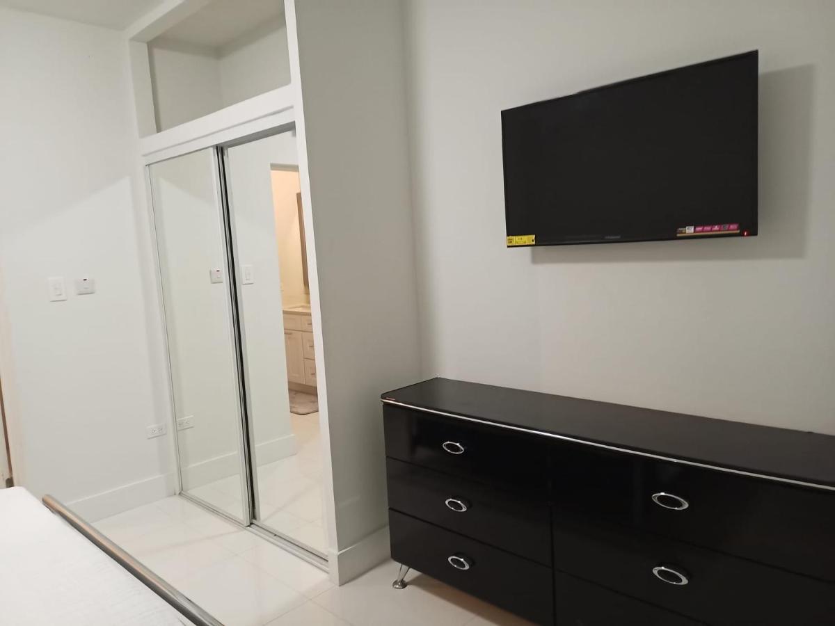 Luxury 2 Bedroom Rooftop Pool View Unit #3 * Falmouth