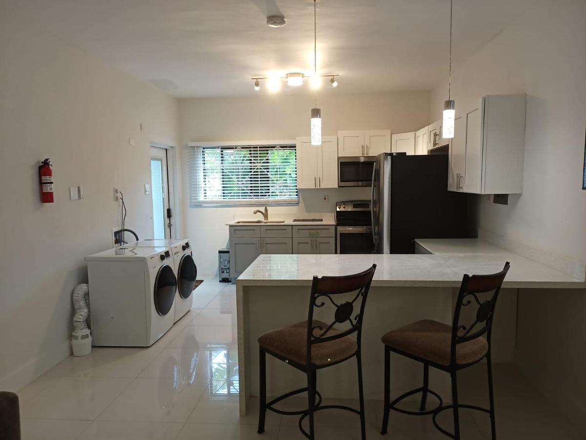 Luxury 2 Bedroom Rooftop Pool View Unit #3 Villa Falmouth