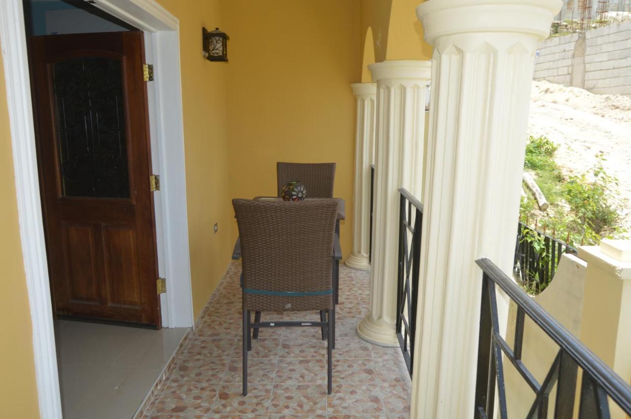 Marvettes Hideaway Villa Whitehouse
