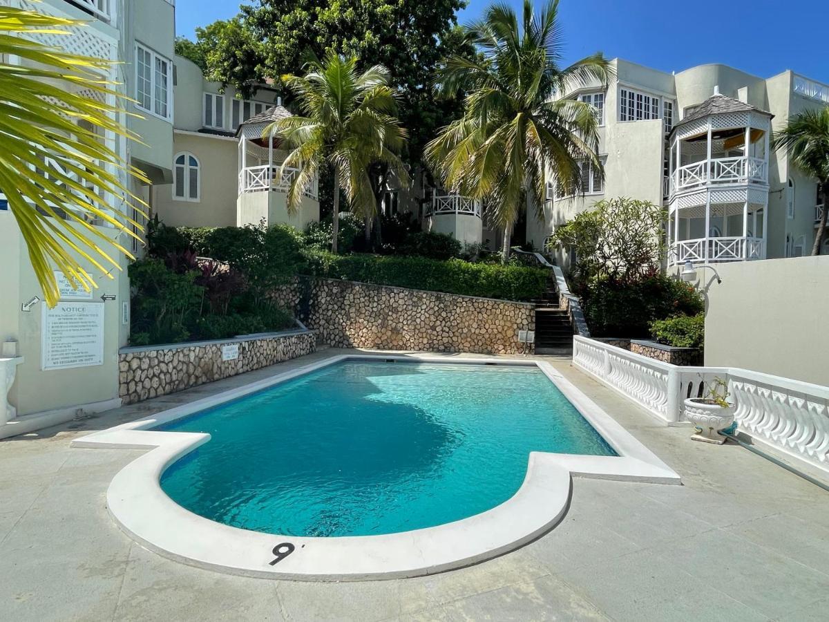 Hummingbird Retreat - Luxury Oceanview Apt, 7-minute Walk To *