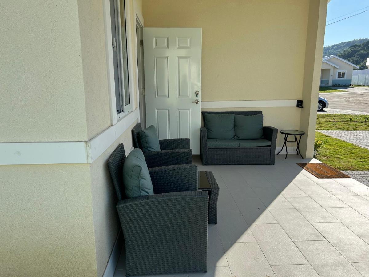 Seamist @oceanpointe Comfy 2br W/pool Gym & Parking Holiday home Lucea