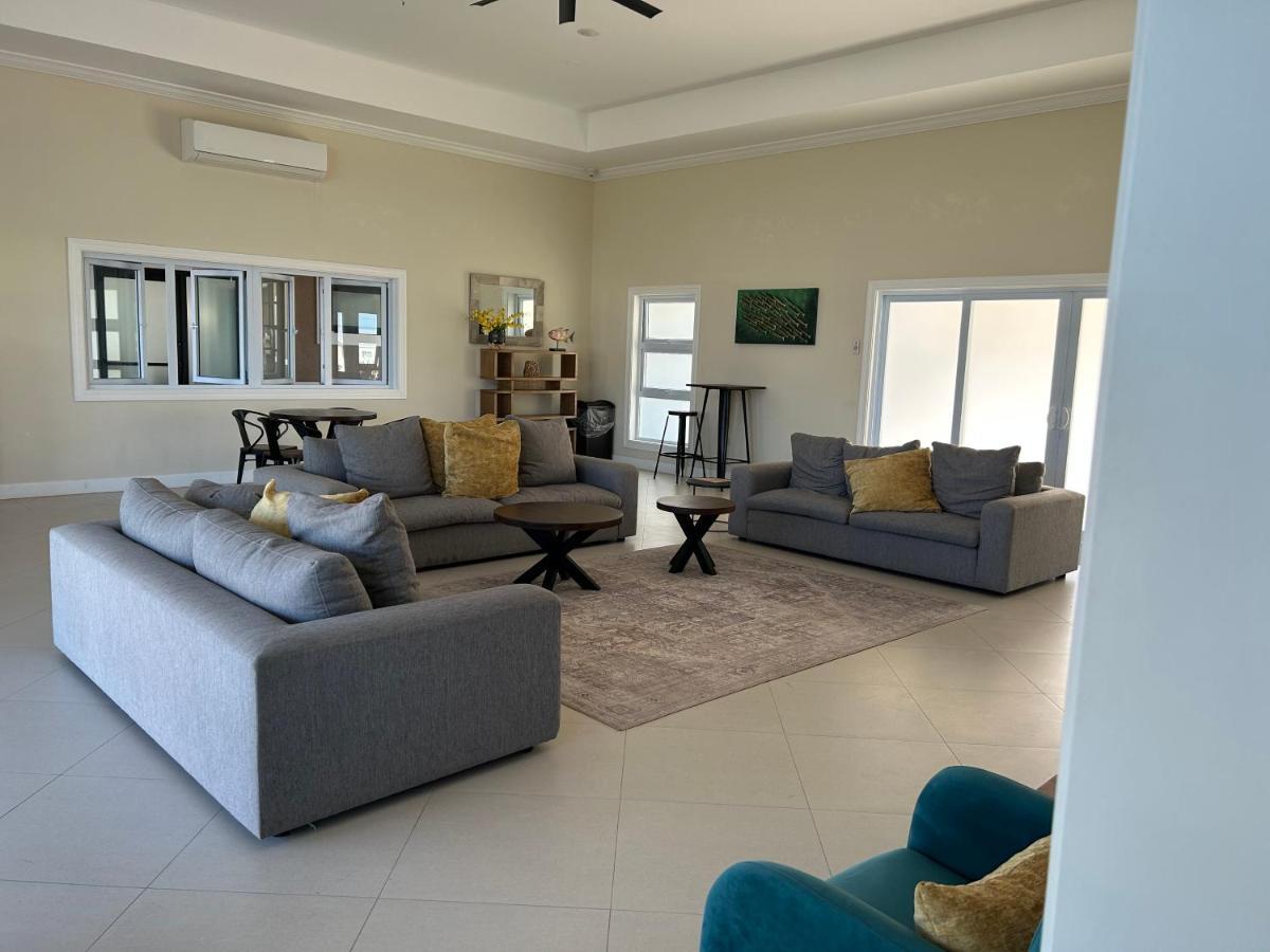 Seamist @oceanpointe Comfy 2br W/pool Gym & Parking Holiday home