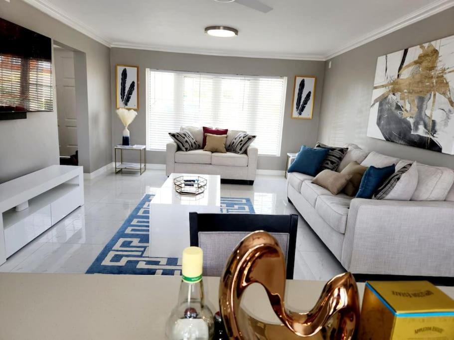 Сasa de vacaciones Brand New Luxurious Townhouse In