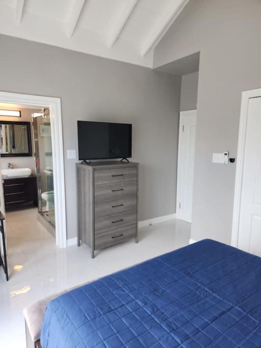 Brand New Luxurious Townhouse In Сasa de vacaciones Negril