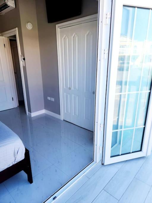 Brand New Luxurious Townhouse In Сasa de vacaciones Negril