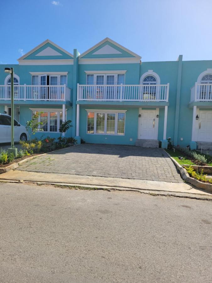 Сasa de vacaciones Brand New Luxurious Townhouse In