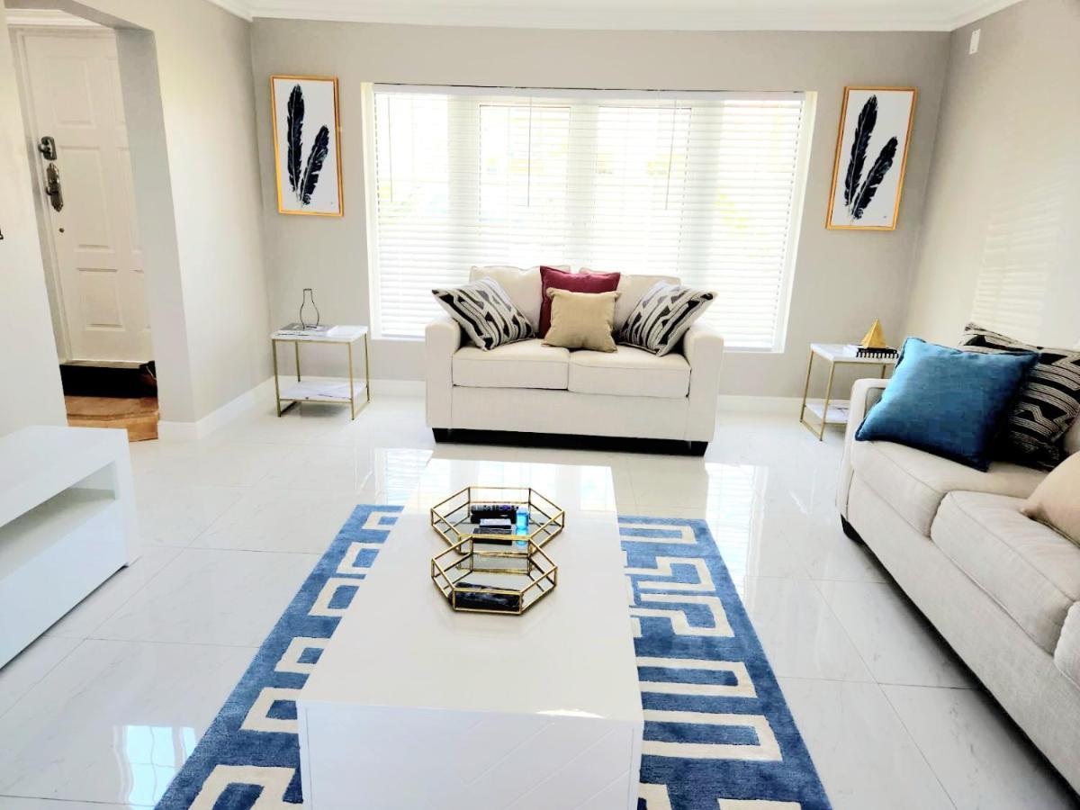 Brand New Luxurious Townhouse In Сasa de vacaciones
