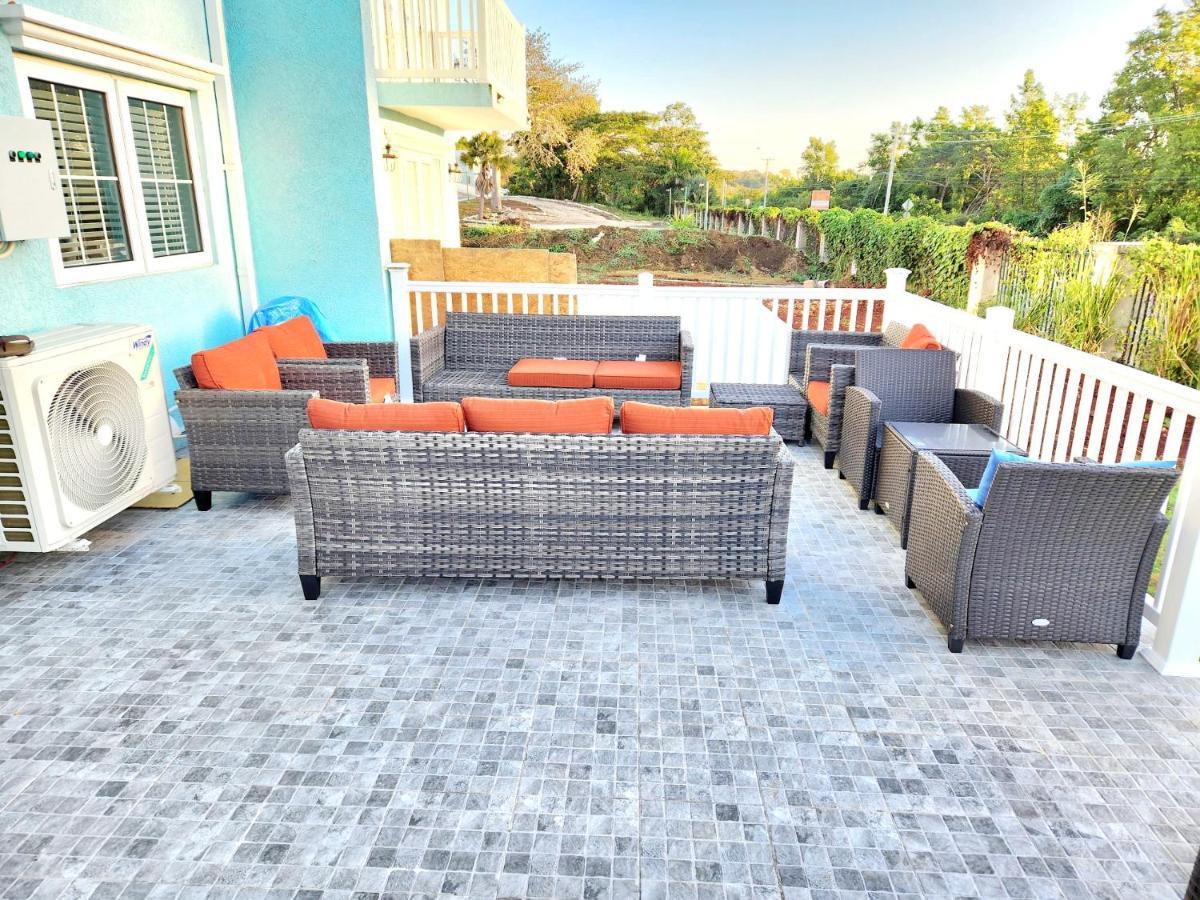 Brand New Luxurious Townhouse In Сasa de vacaciones Negril