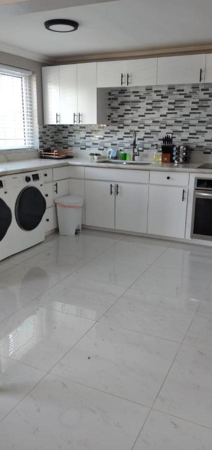 Brand New Luxurious Townhouse In Сasa de vacaciones