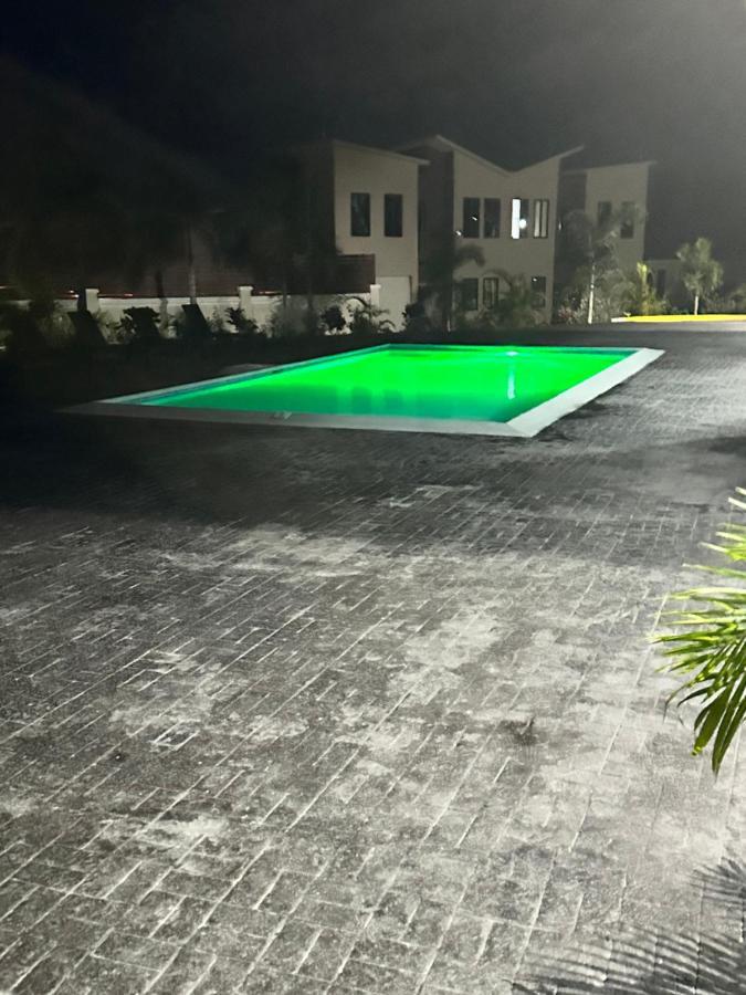 Сasa de vacaciones Luxurious Royale- 5 Min Drive To *