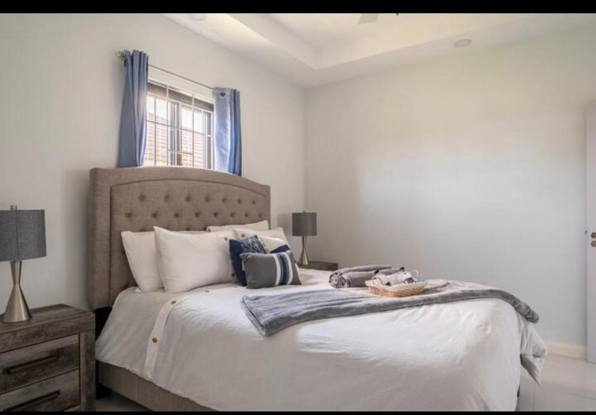 Сasa de vacaciones Luxurious Royale- 5 Min Drive To