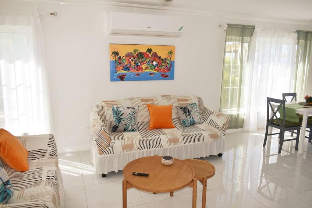 Irie Vibes Ocean View Сasa de vacaciones *