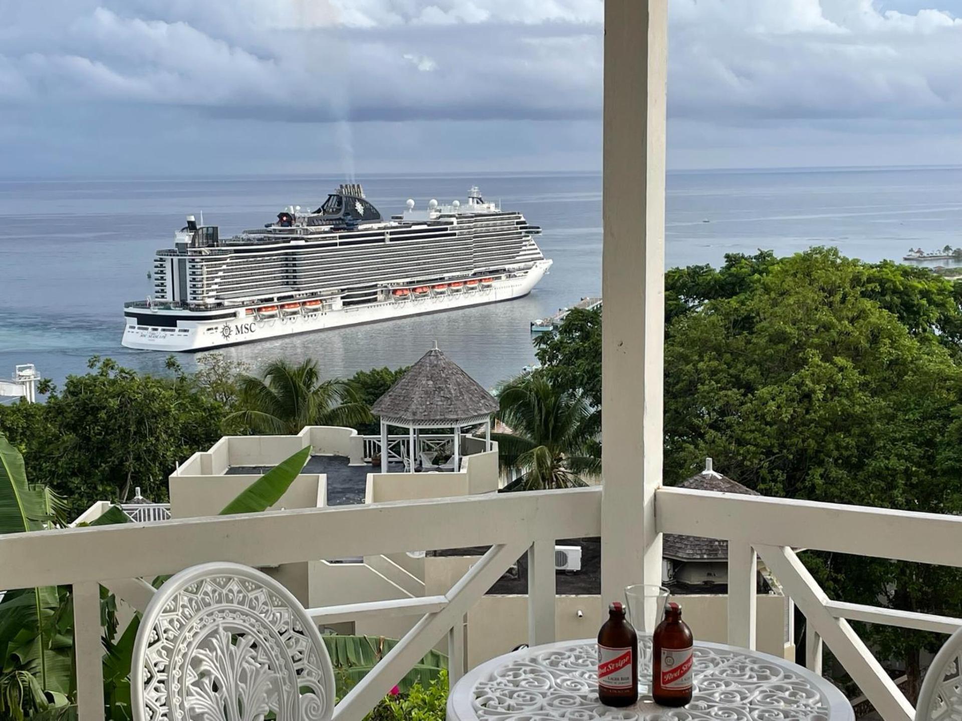 Apartamento Hummingbird Retreat - Luxury Oceanview Apt, 7-minute Walk To *