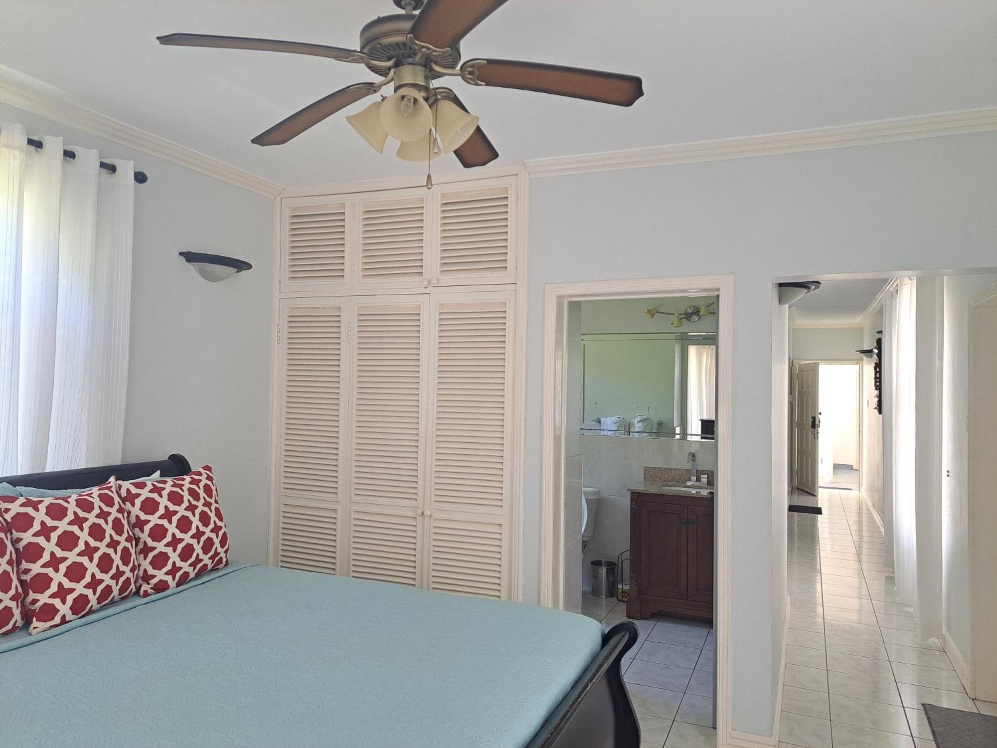 Ivory Tower Apartment *