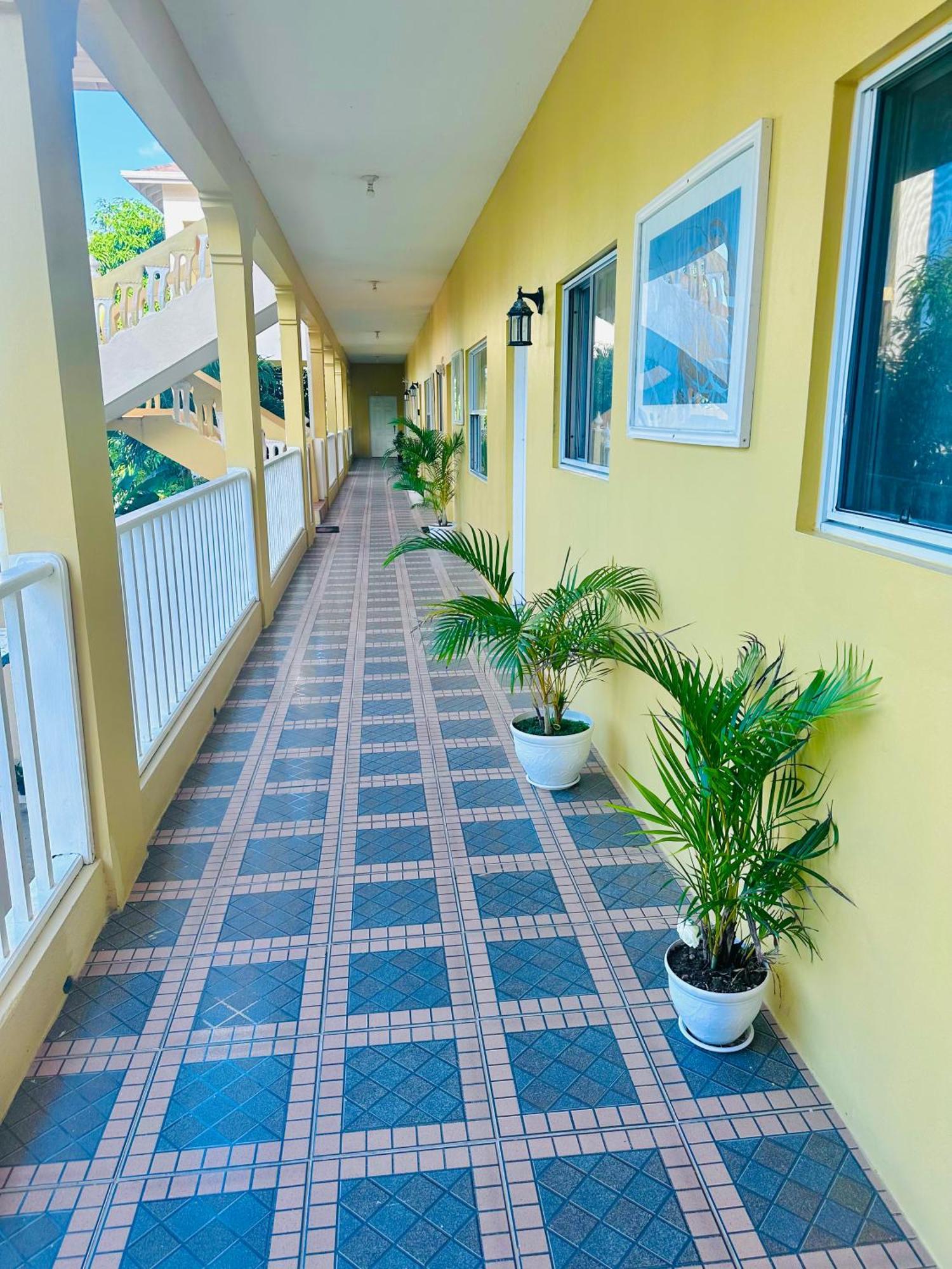 Greenskies Tower Isles Jamaica - 1&2 Bedrooms Saint Maryʼs
