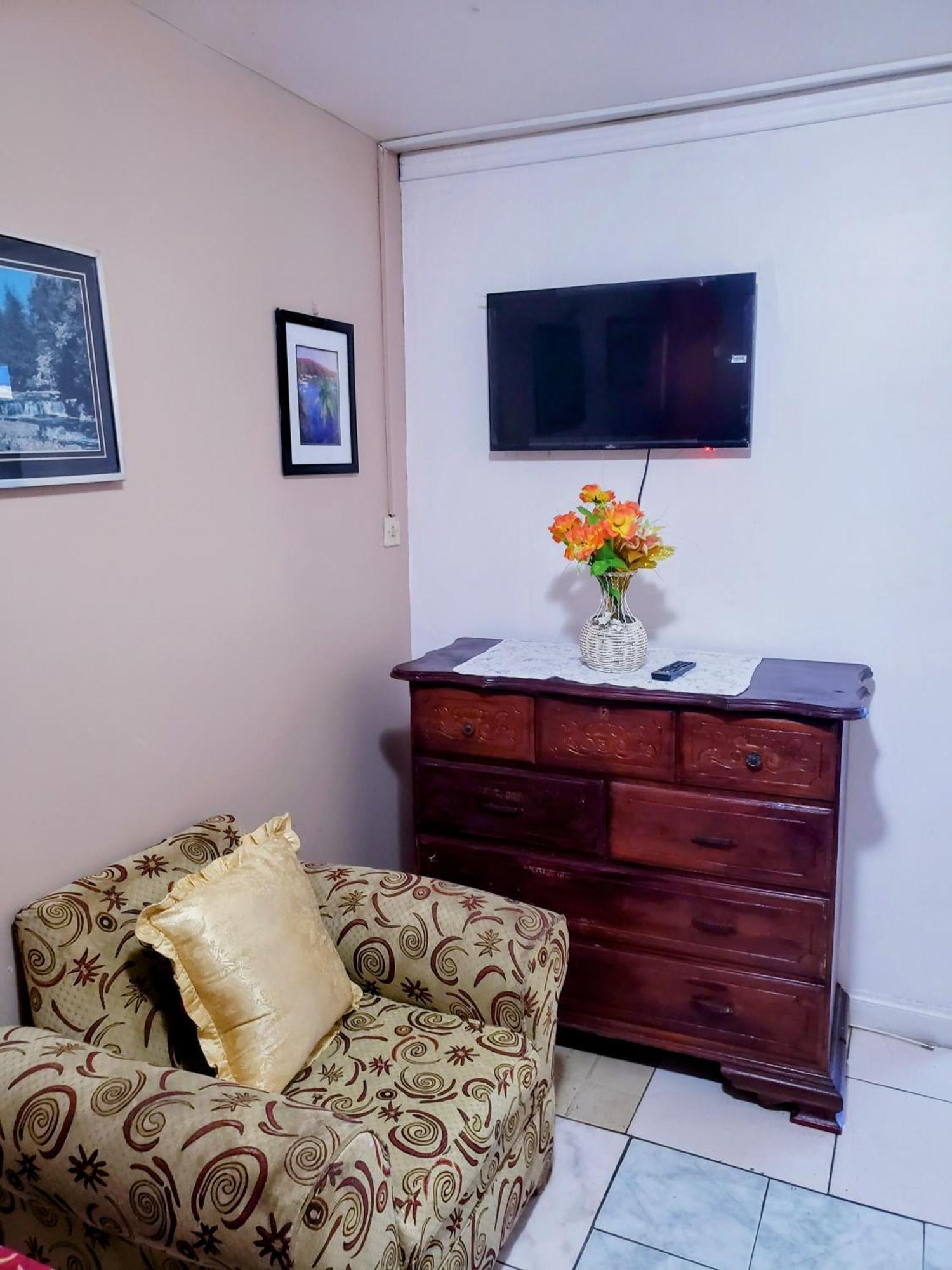 Guest house 237 Bratton Avenue