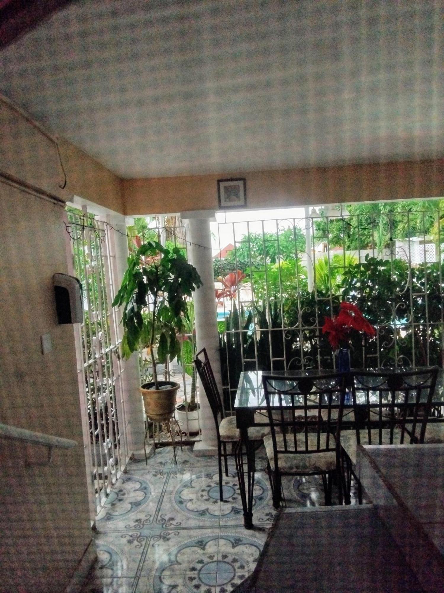 237 Bratton Avenue Guest house *