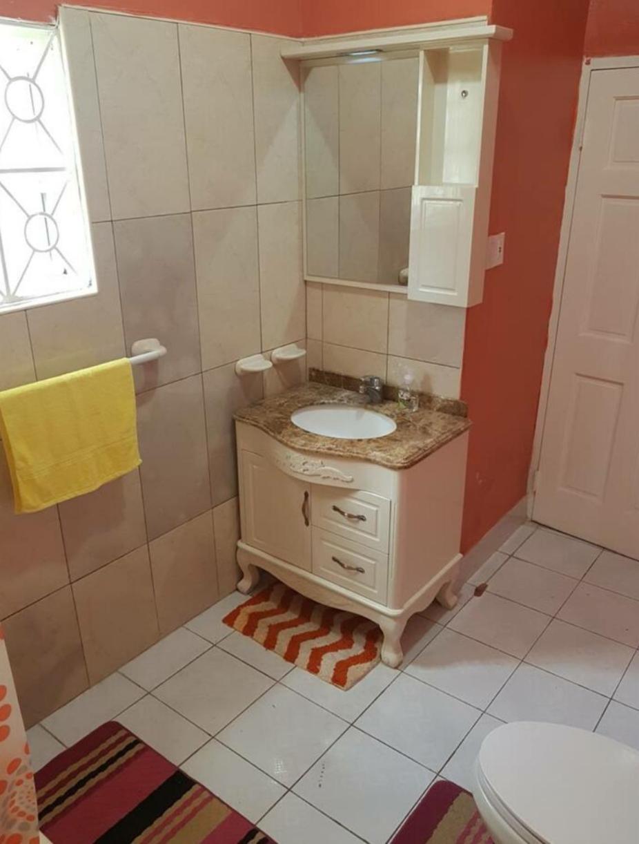 Montego Bay Guesthouse Homestay