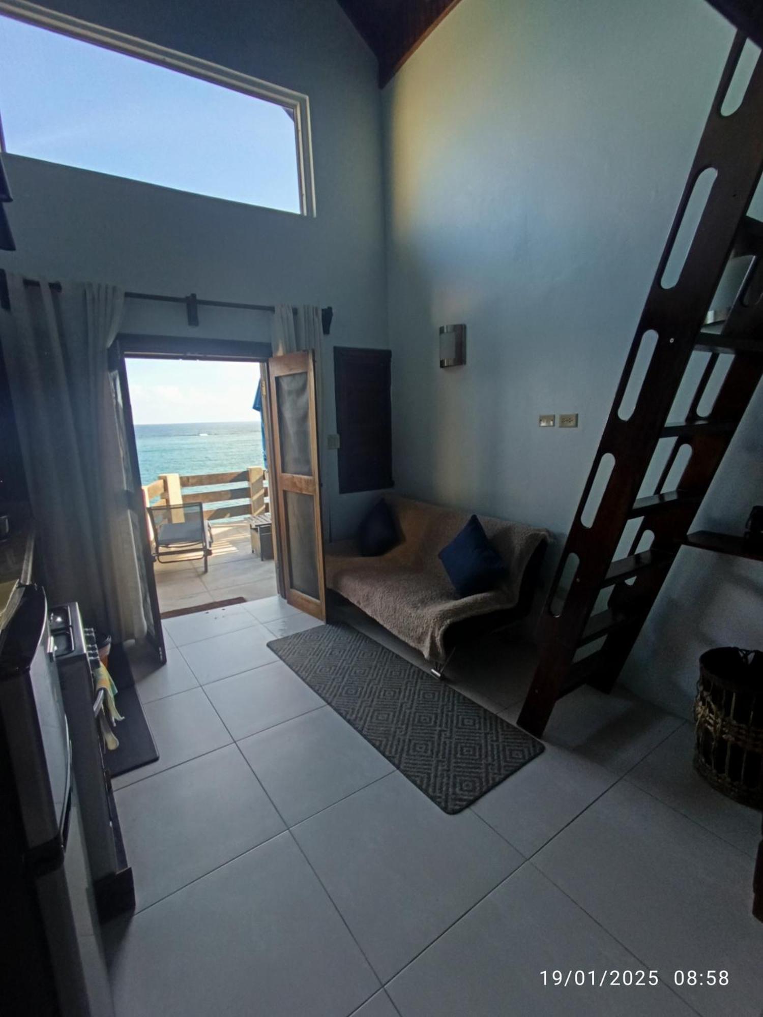 Apartment Shipwatcher W/mezzanine