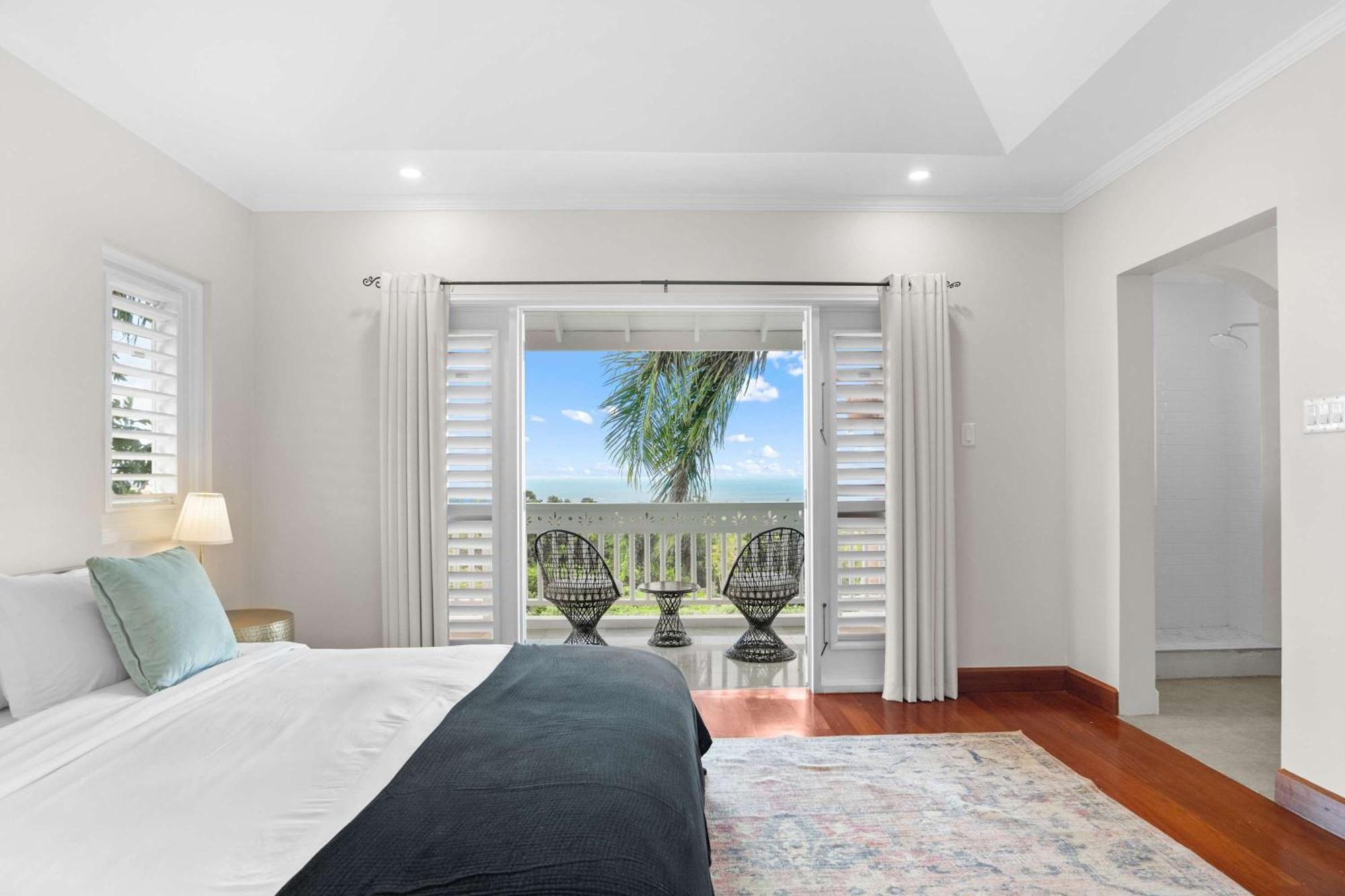 Hospitality Expert Greens: 6br Pool Chef Montego Bay