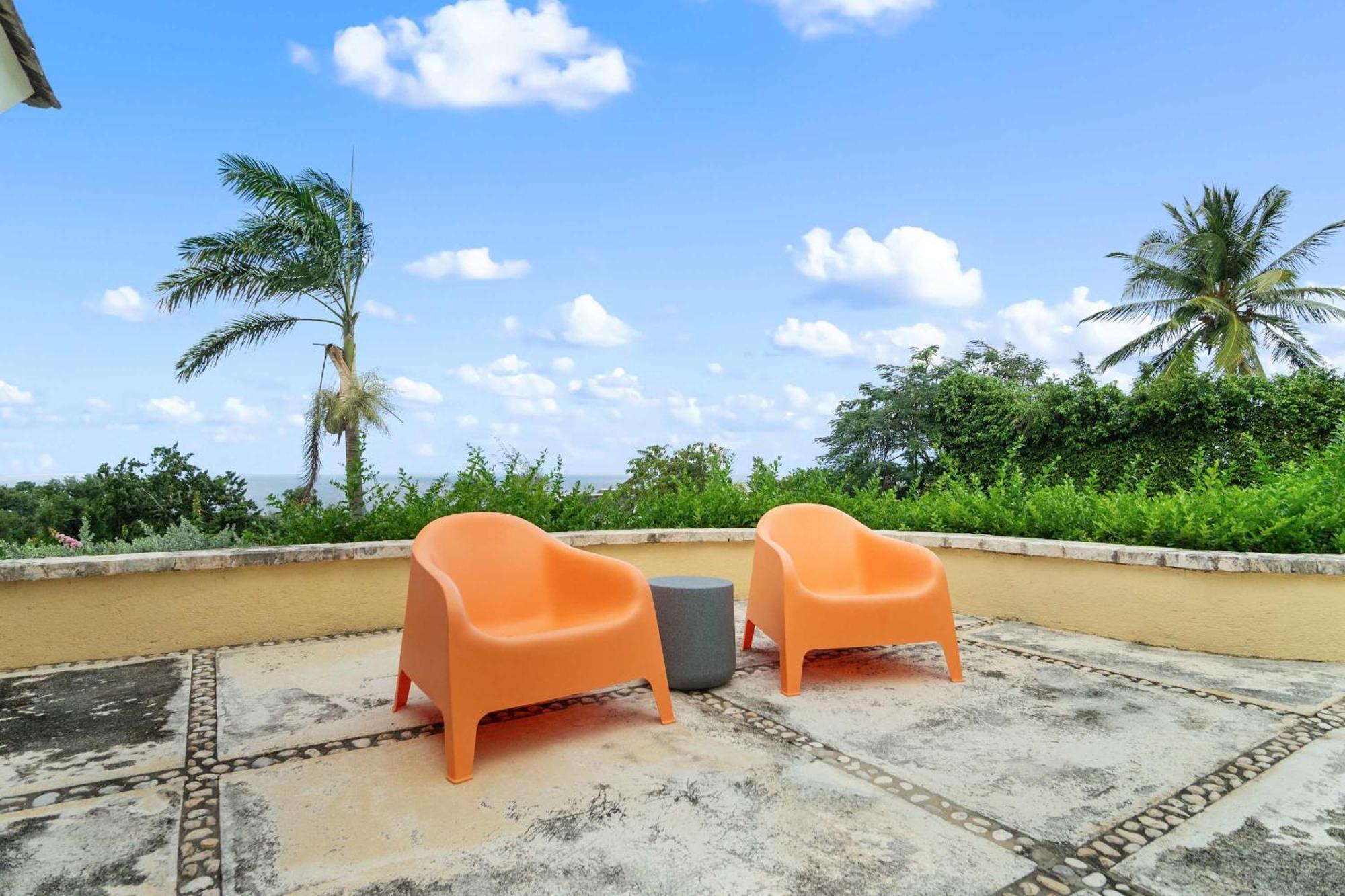 Hospitality Expert Greens: 6br Pool Chef Montego Bay