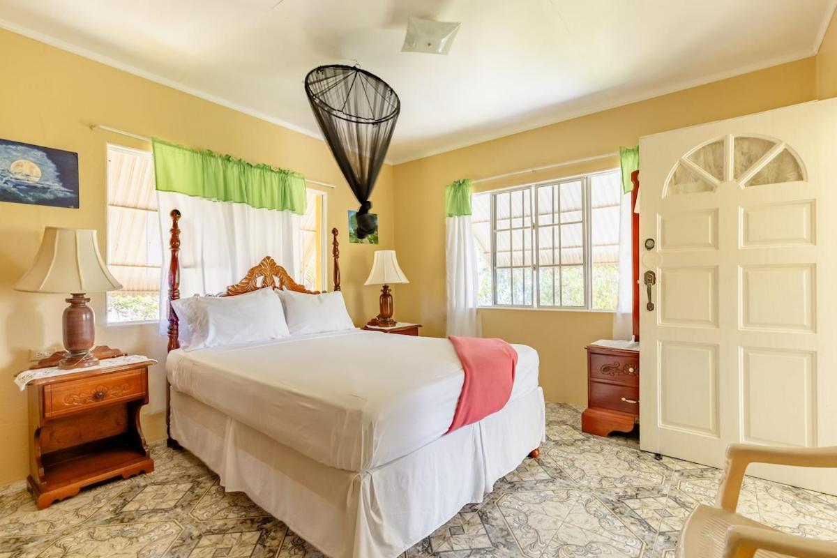 Rockside - Oceanfront Paradise With Stunning Views Holiday home