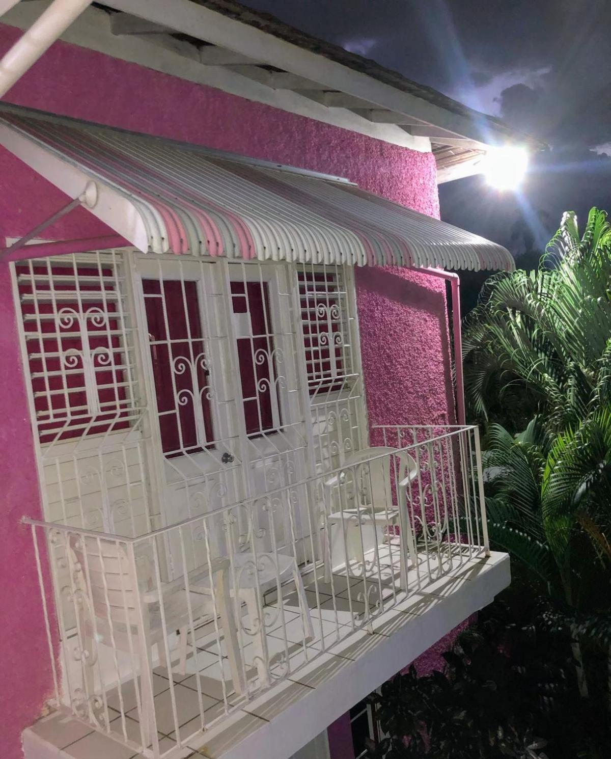 237 Bratton Avenue Guest house