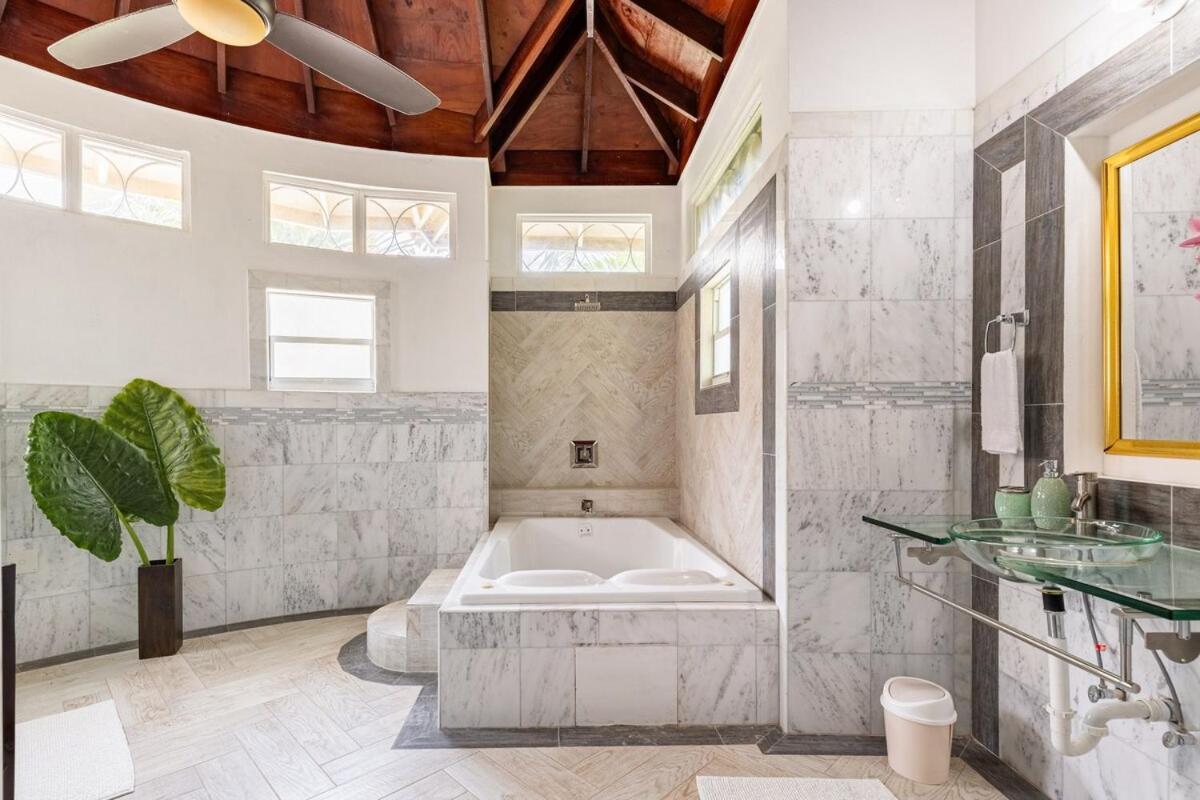 Seaside Retreat -7br, Private And Vip Club