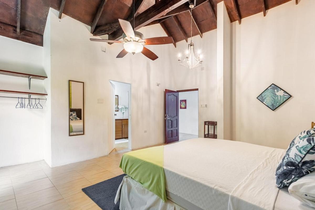 Seaside Retreat -7br, Private And Vip Club Villa