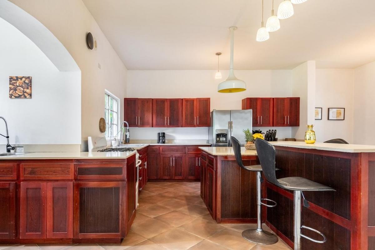Seaside Retreat -7br, Private And Vip Club Villa *
