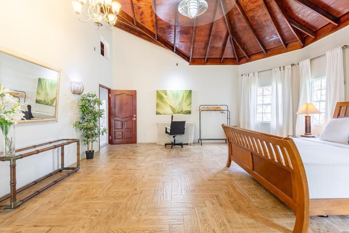 Villa Seaside Retreat -7br, Private And Vip Club Runaway Bay