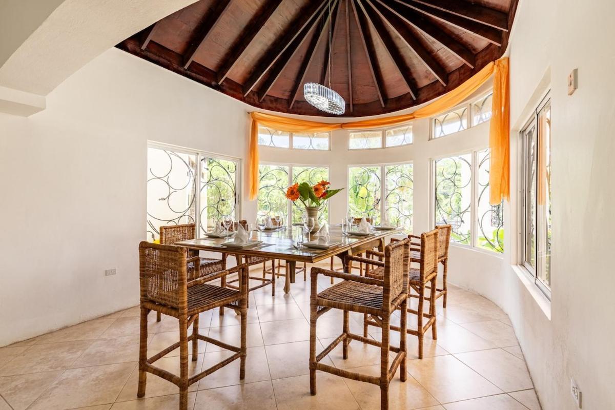 Seaside Retreat -7br, Private And Vip Club Runaway Bay