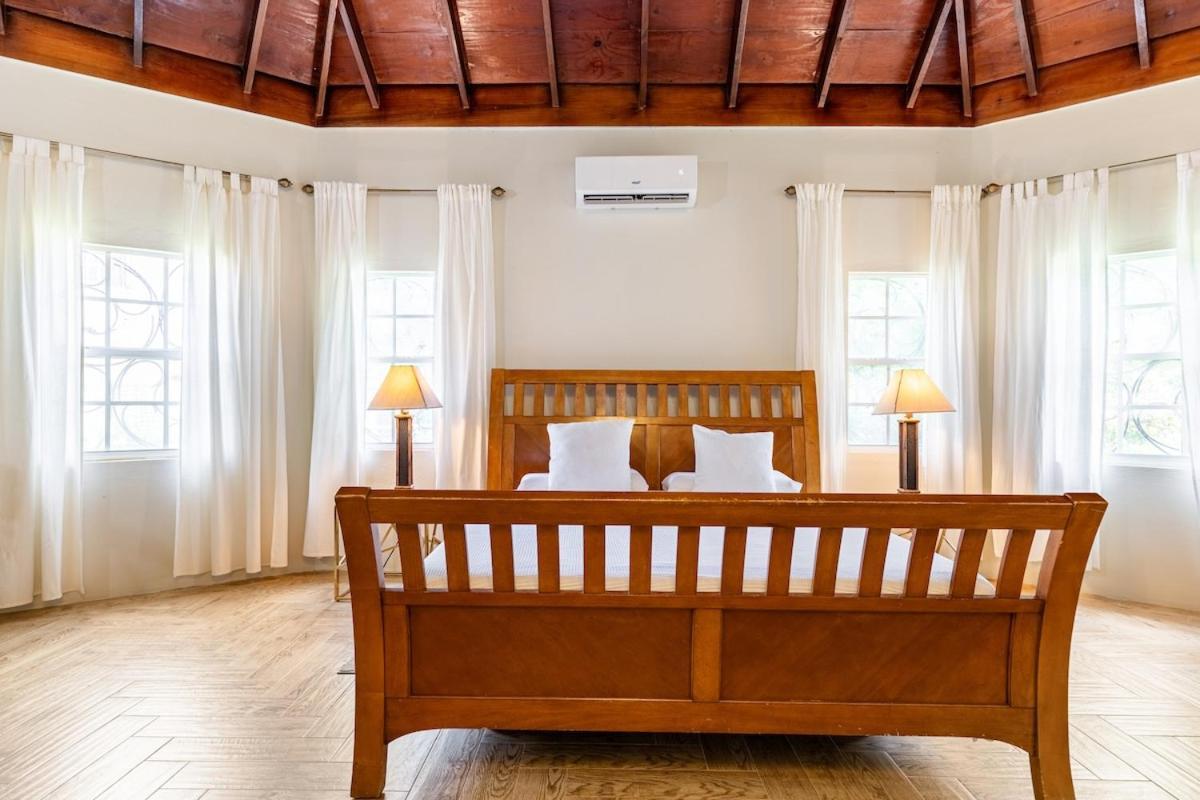 Seaside Retreat -7br, Private And Vip Club * Runaway Bay