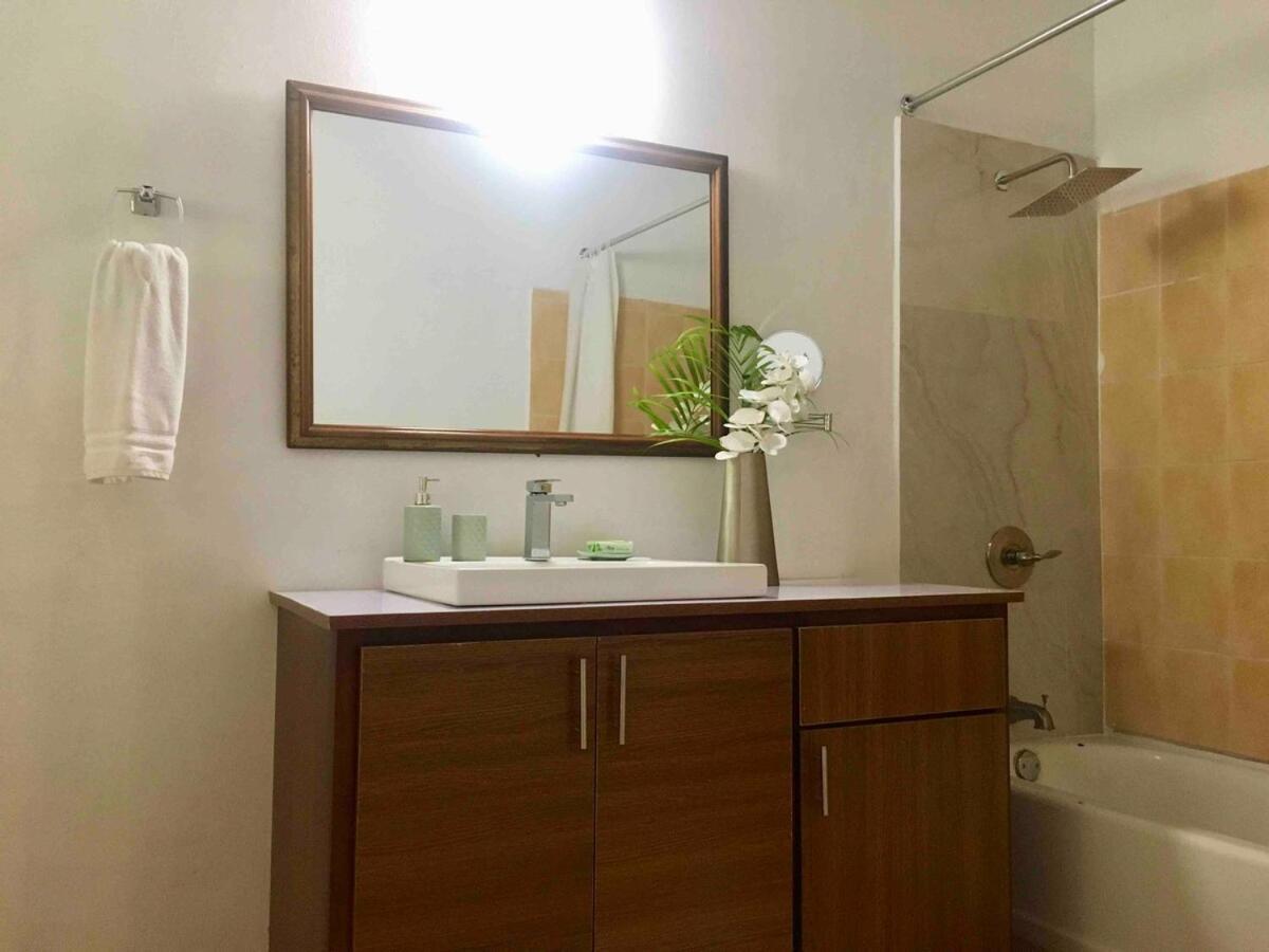 Seaside Retreat -7br, Private And Vip Club Villa Runaway Bay