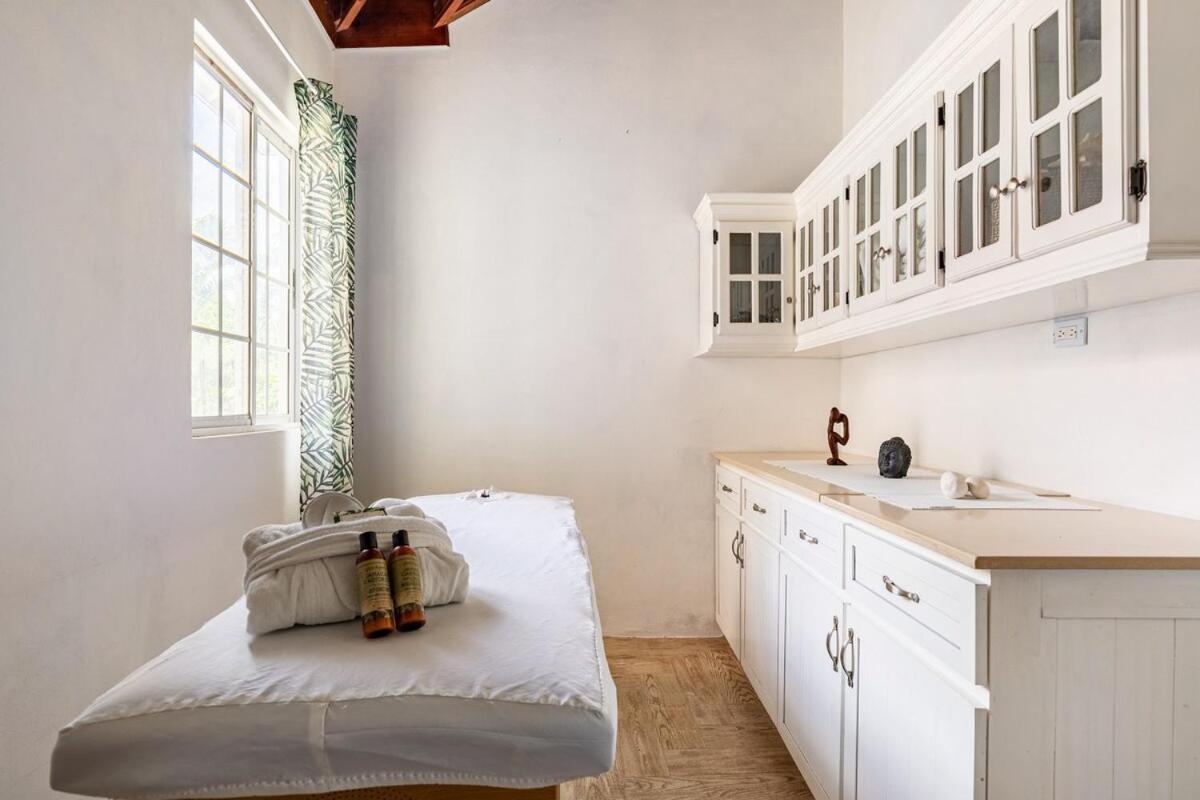 Seaside Retreat -7br, Private And Vip Club Villa