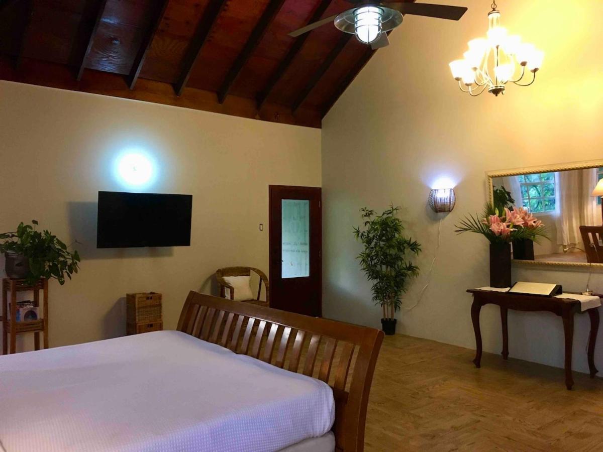 Seaside Retreat -7br, Private And Vip Club Runaway Bay